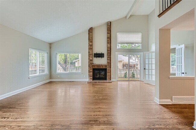 Building Photo - Evolve Real Estate: Amazing 4 Bdr/4 Bath +...