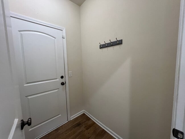 Building Photo - 105 Wando View Way