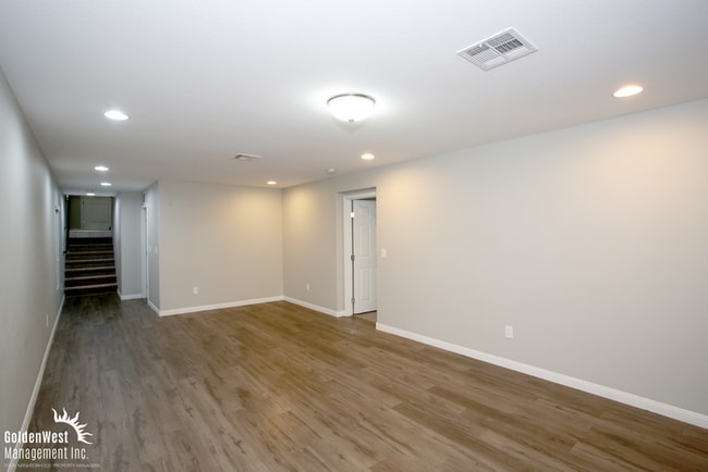 Building Photo - Beautifully Updated 4Bdm 3Ba Two-Story Home Located in the Heart of Southern Highlands!