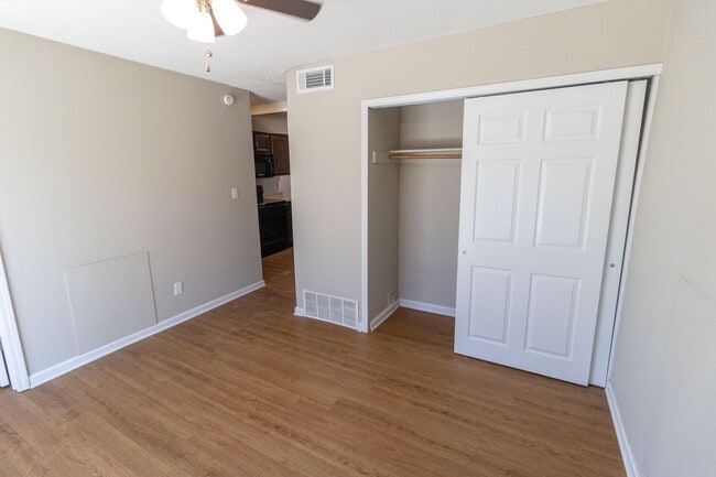 Building Photo - 105 N Garth Ave