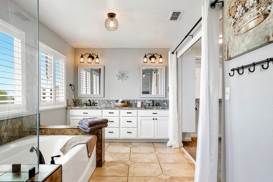 Master Bathroom - 5006 Rowe Dr