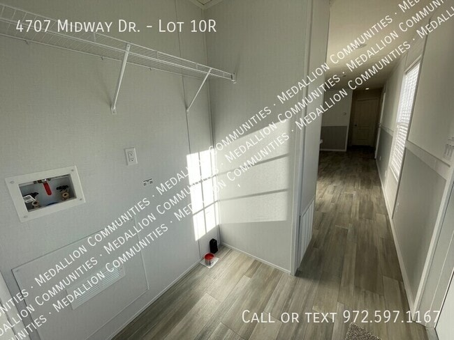 Building Photo - 4707 Midway Dr