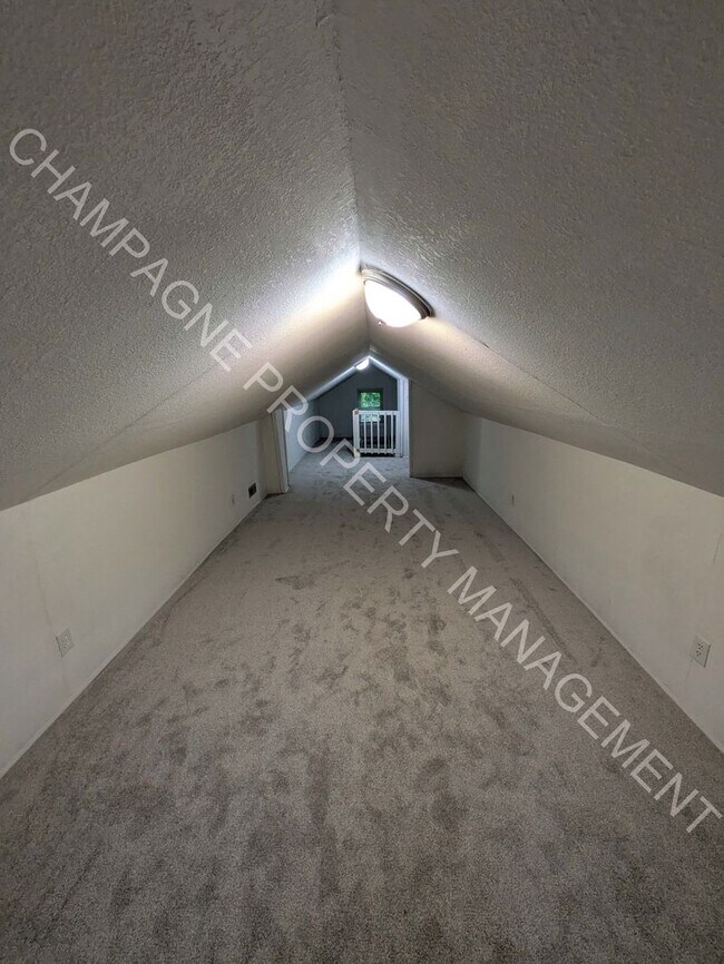 Building Photo - 3 Bedroom Home, centrally located in the heart of Kansas City
