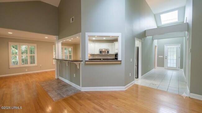 Building Photo - 1305 Rowland Dr