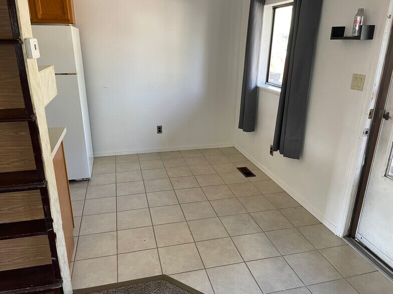 Dining Area - 2604 Tremont St