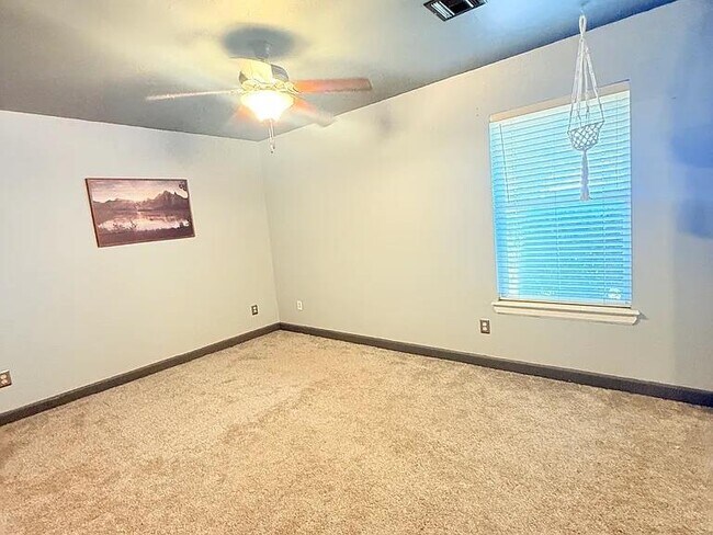 Building Photo - 1801 Brittany Ln