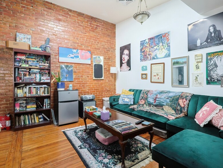 Primary Photo - 35 Adamson St