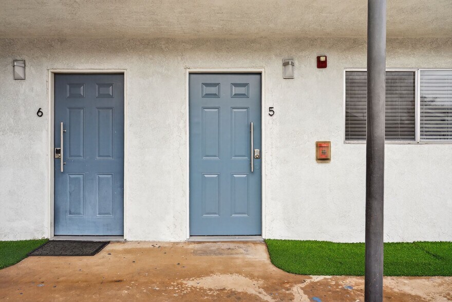 Building Photo - 921 Alamitos Ave