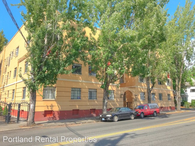 Primary Photo - Studio, 1 bath House - 2829 SE Belmont St....