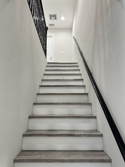 Building Photo - 7817 Tern Dr