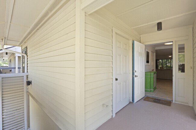 Building Photo - 5172 SE Club Way