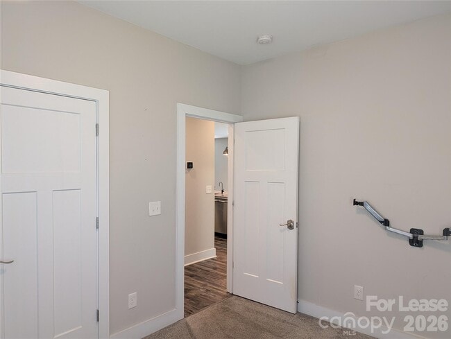 Building Photo - 113 Mainview Dr