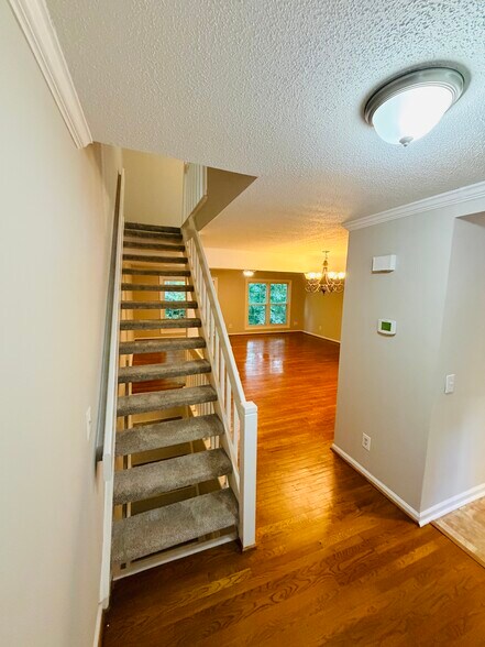 Building Photo - 5977 Dixon Dr