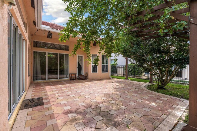 Building Photo - 7140 Pinecreek Way