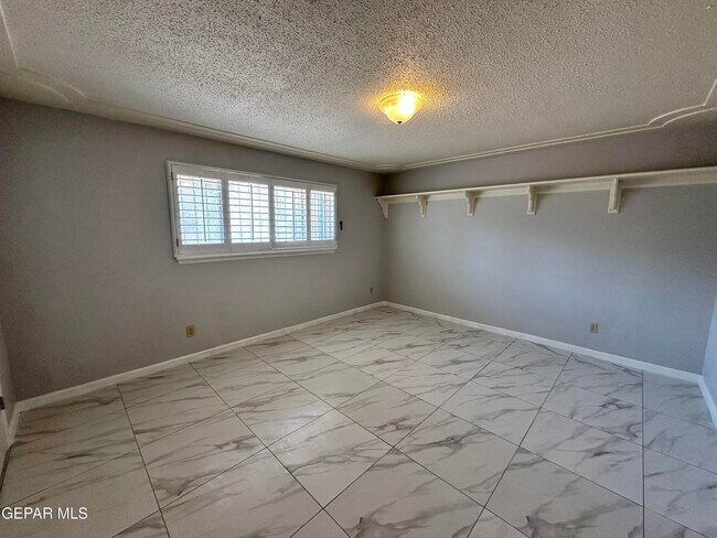 Building Photo - 10838 Valle Grande Ct