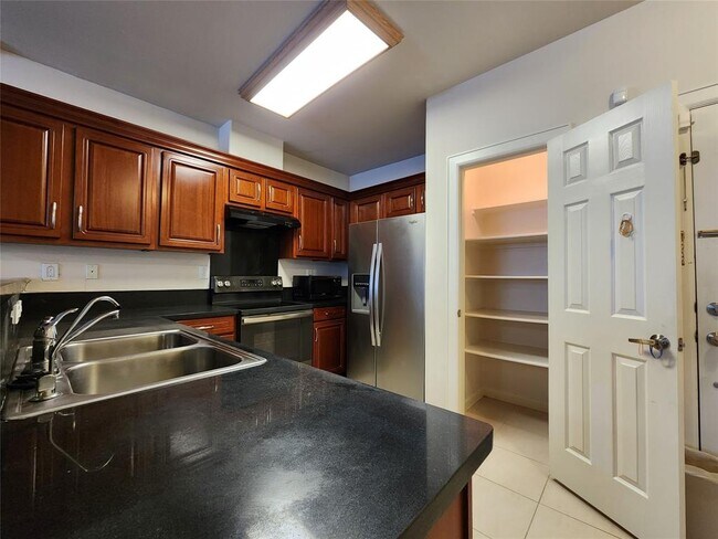 Building Photo - 6655 W Sam Houston Pkwy S