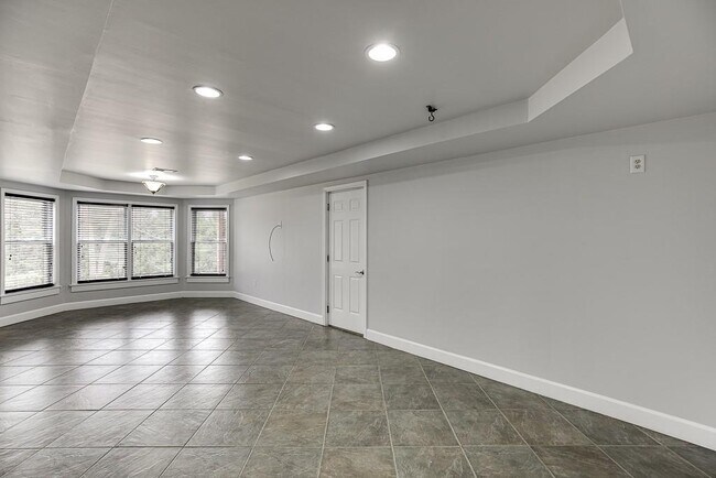 Building Photo - 4537 Grandview Pkwy