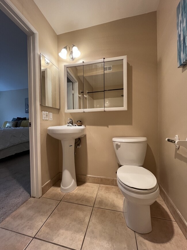 Building Photo - 2920 Luciernaga St