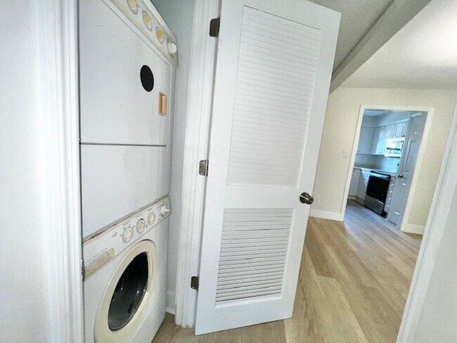 Building Photo - 2X2.5 -MOVE IN NOW! NEW LVP FLOORING ON 1ST FLOOR! NEW CARPET ON 2ND FLOOR! WATER VIEWS! CALL TOD...