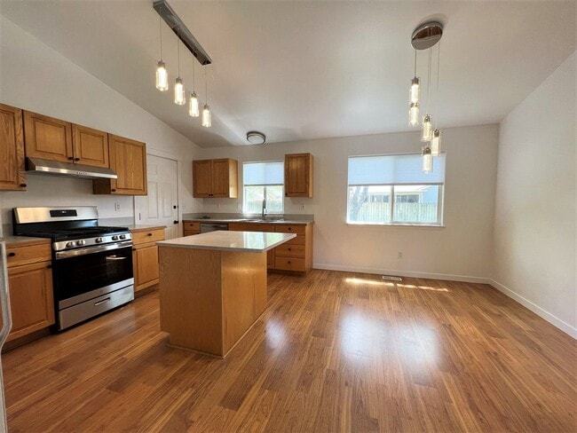 Building Photo - Beautiful 3 bed 2 bath home in the Haven Cove Subd just off Cherry Ln and N Ten Mile Rd