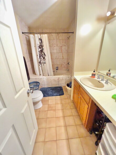 Building Photo - 147 Kelton St