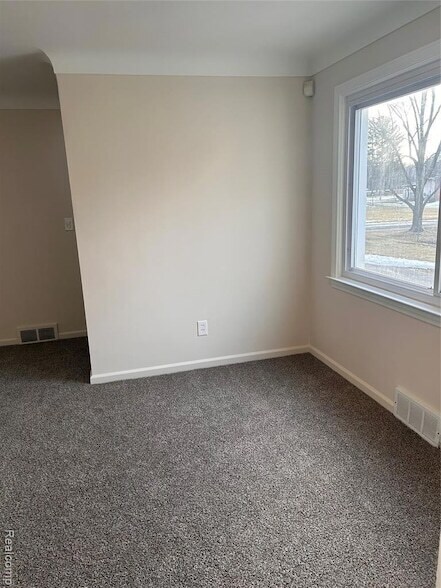 Building Photo - 1136 W Rowland St