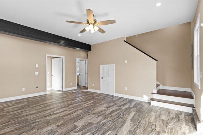 Building Photo - 6 Latchkey Ln