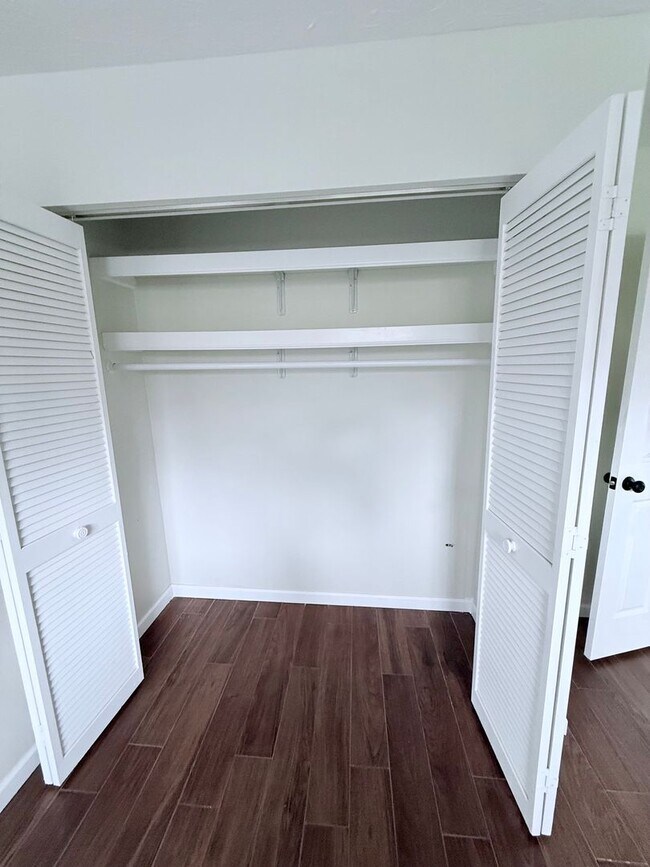 Building Photo - 3-Bed/2-Bath Sarasota Gem: Private Pool & Central Location!!