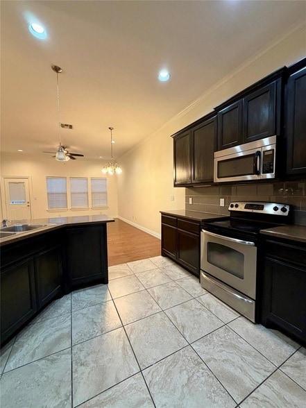 Building Photo - 398 Mesa Dr