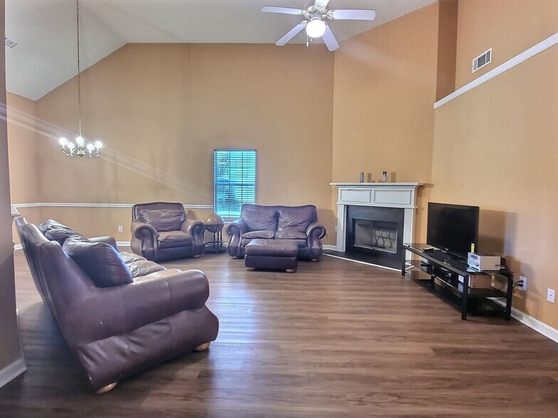 Building Photo - 1734 Spring Hill Cove