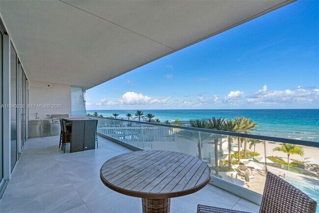 Building Photo - 18501 Collins Ave