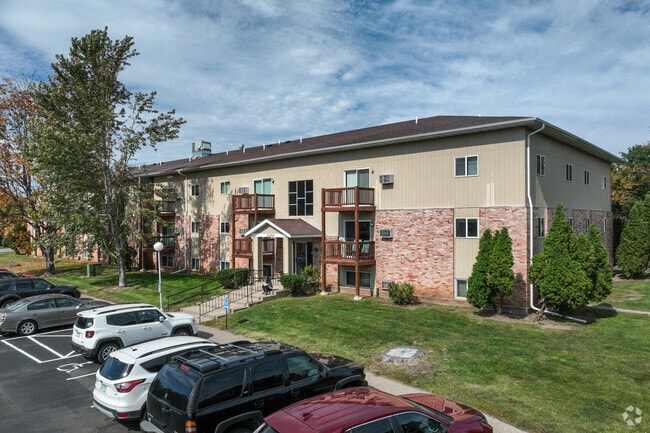 Building Photo - Four Seasons Apartments