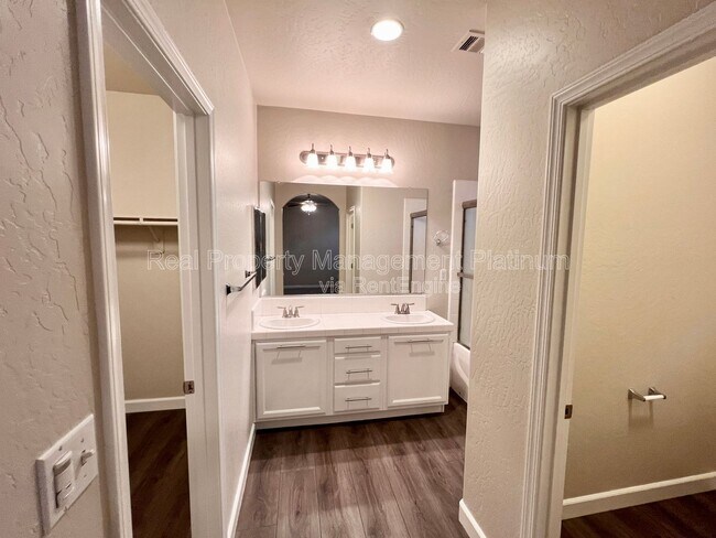 Building Photo - 4333 W Pinsapo Dr