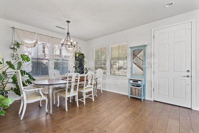 Building Photo - 21072 W Maiden Ln