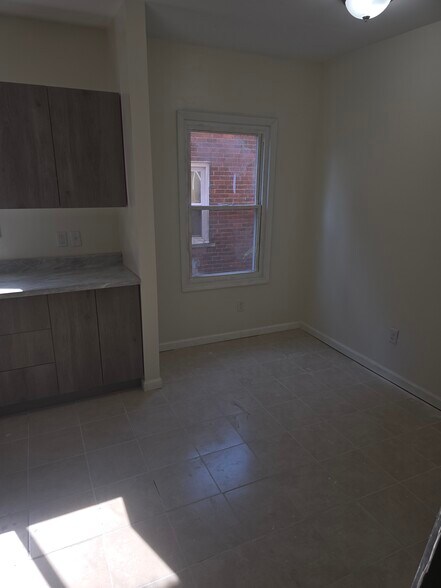 Kitchen - 15503 Ward St