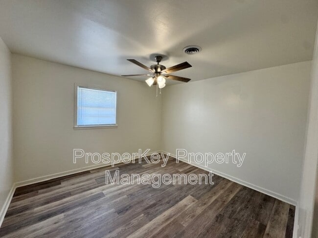 Building Photo - 176 Wickham Dr