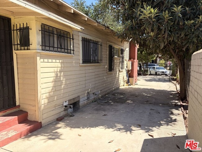Building Photo - 1183 W 37th Dr