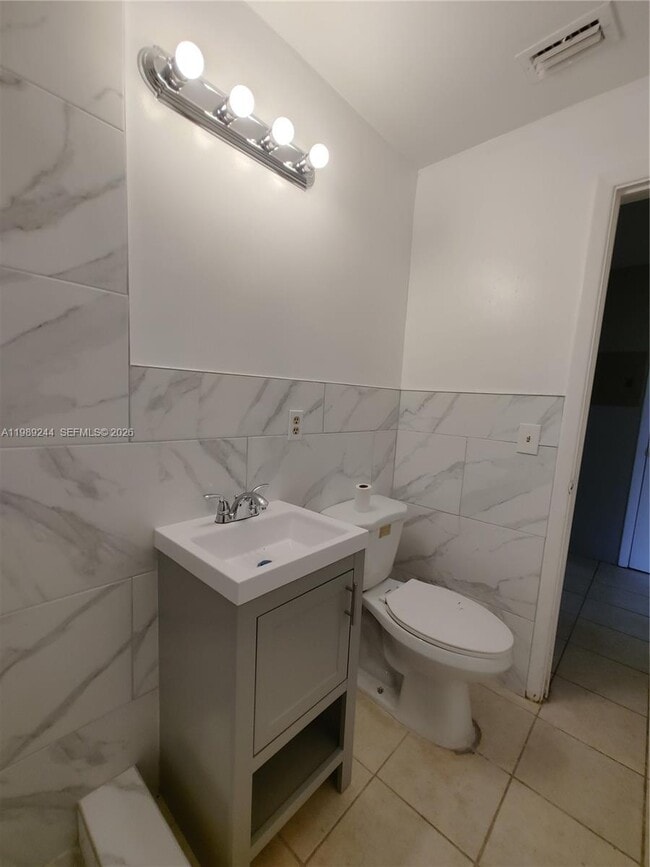 Building Photo - 1501 NE 151st Terrace