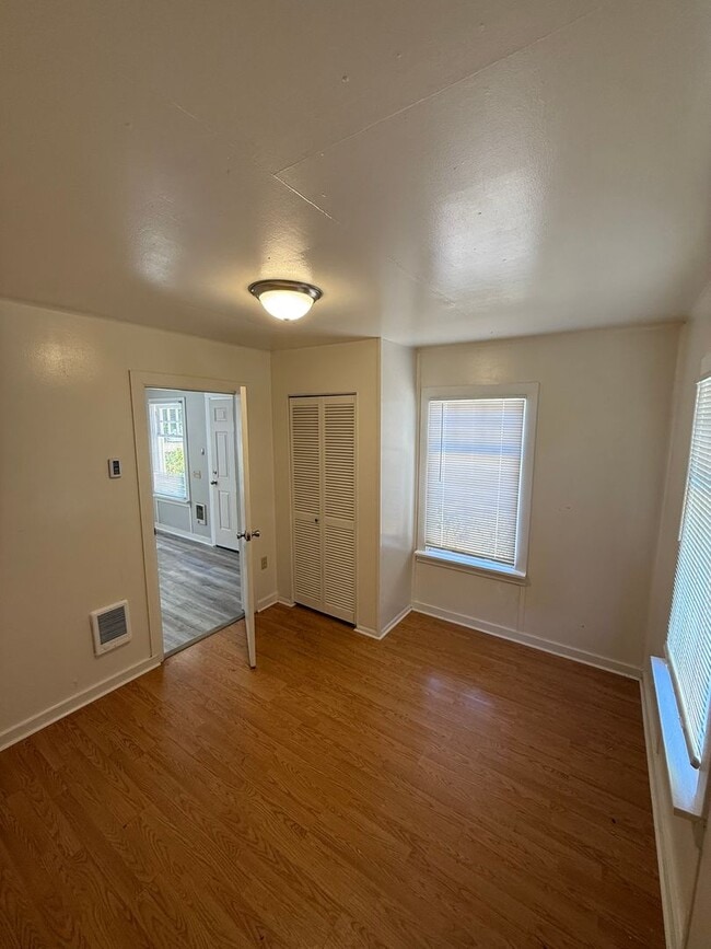 Building Photo - One Bedroom House In Port Hadlock