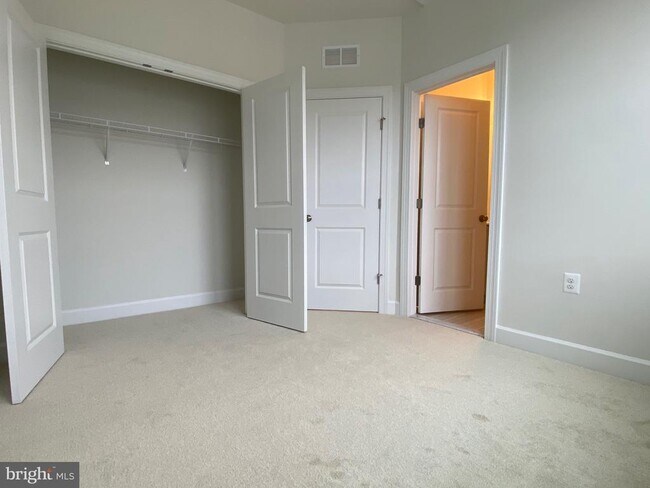 Building Photo - 600 Watermans Dr