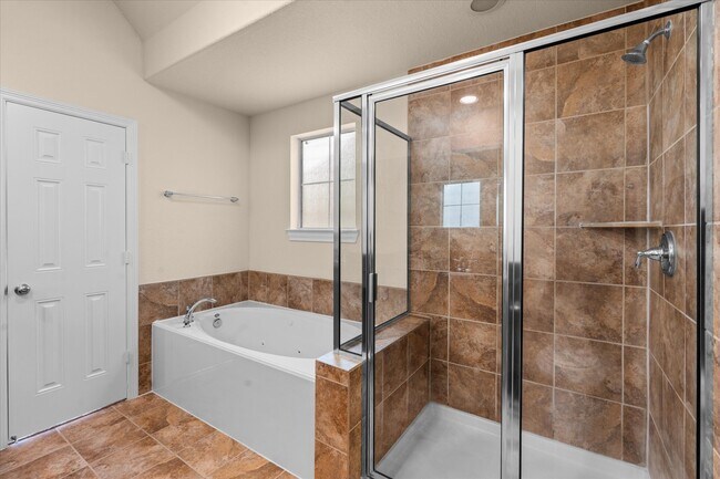 Building Photo - 3318 Clearview Villa Way