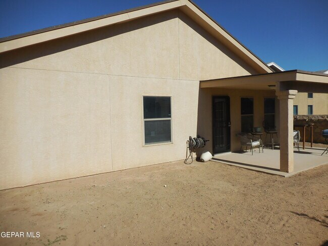 Building Photo - 12572 Paseo Lindo Dr