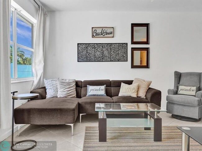 Building Photo - 4422 Sea Grape Dr