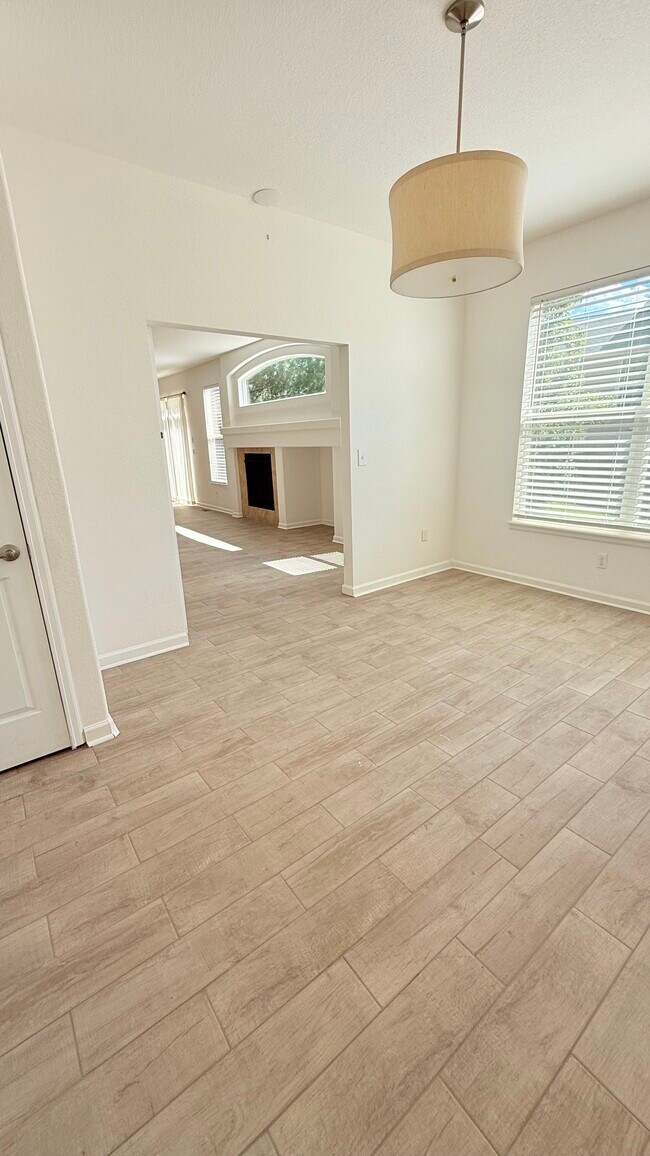 Building Photo - 8411 Briar Trace Dr