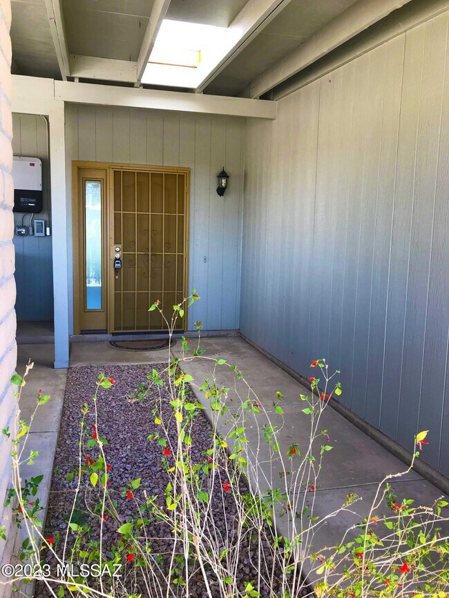 Building Photo - 7800 N Nicole Pl