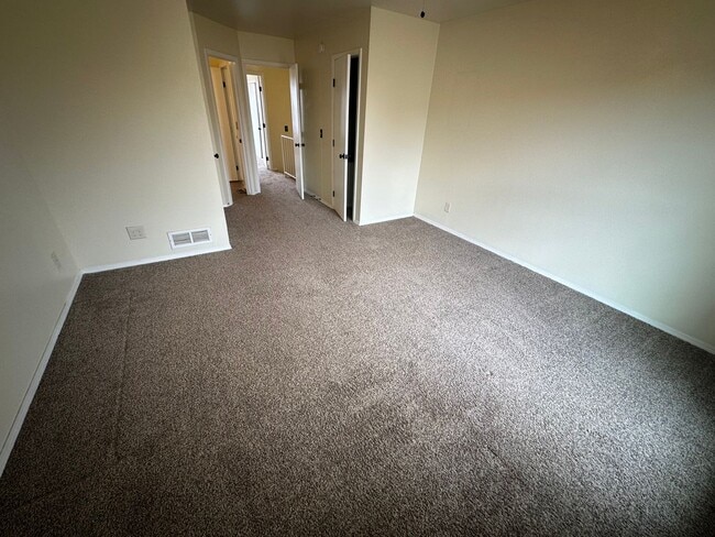 Building Photo - 3 Bedroom 2 Bath home