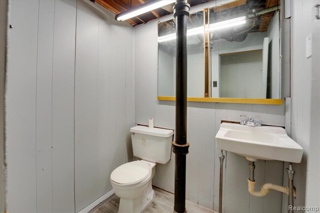 Building Photo - 32536 Warner Dr