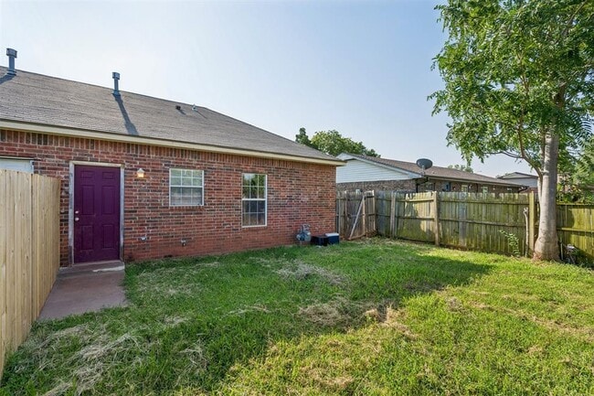 Building Photo - 1021 Shady Creek Cir