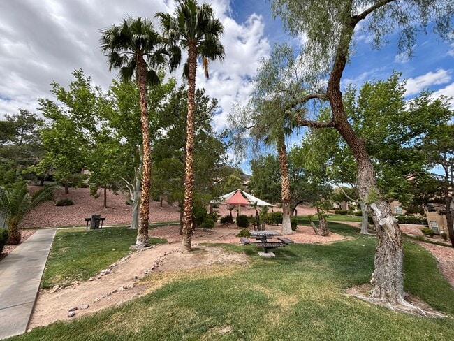 Building Photo - Cozy 1Bed/1Bath 2nd floor Condo in Henderson!