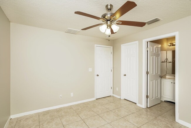 Building Photo - 1535 18th Ave SW